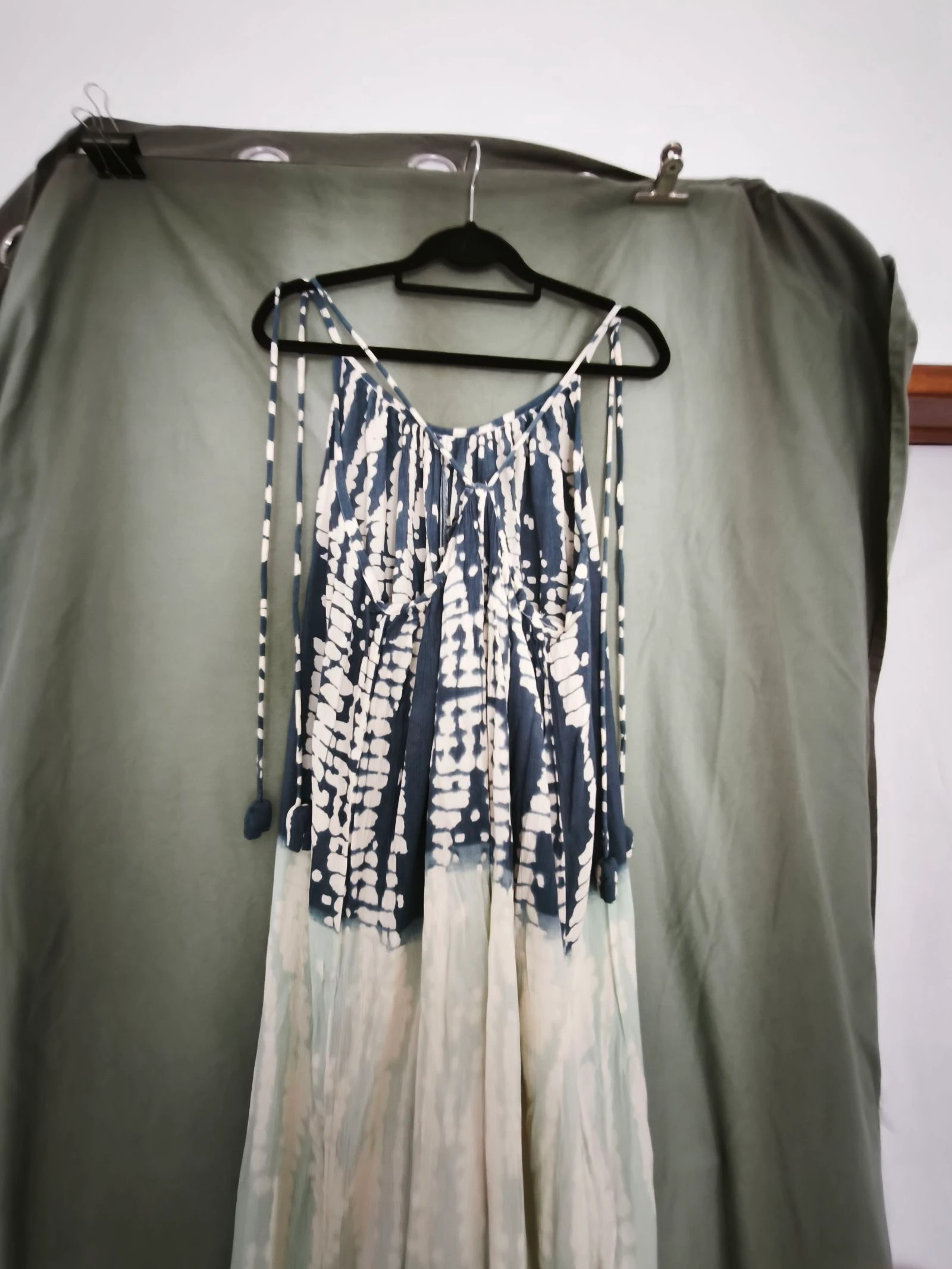 Stijlvolle jumpsuit met tie-dye patroon – photo 4